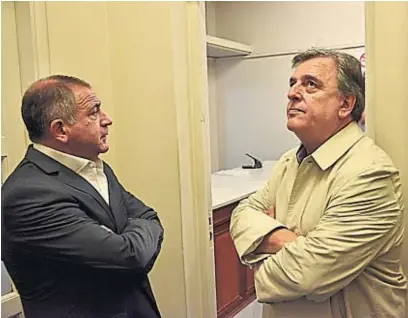  ?? LA VOZ/ARCHIVO ?? PULSEADA. Luis Juez y Mario Negri no ceden en la disputa por encabezar la boleta de senadores de Juntos por el Cambio.