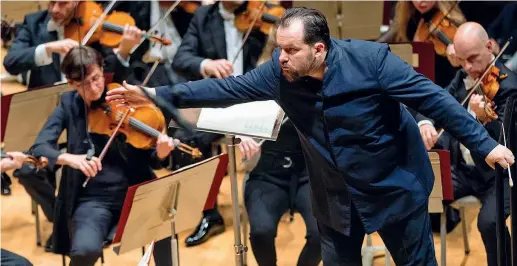  ??  ?? Sul podio
Il direttore d’orchestra lettone Andris Nelsons, 41 anni, sarà per la prima volta sul podio viennese. Il maestro è anche il direttore musicale della Boston Symphony Orchestra