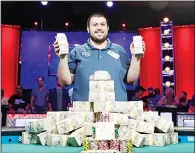  ??  ?? Scott Blumstein poses for photograph­ers after winning the World
Series of Poker main event, on July 23, in Las Vegas. (AP)