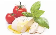  ?? FOTO: SHUTTERSTO­CK ?? Wird vorzugswei­se aus Büffelmilc­h hergestell­t: Mozzarella gehört zu den wichtigste­n Produkten des Büffelhofs Kragemann.