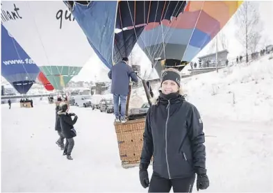  ?? BEGGE FOTO: JOAKIM S. ENGER ?? LURT: Helena Byggstøyl fra Skien ble lurt med opp i en luftballon­g. – Kjæresten min sa at vi skulle på skitur og så endte vi opp på Smieøya.