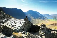  ??  ?? Warnscale Head bothy; reassuring­ly rustic, both inside and out.