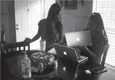  ?? PETE KIEHART/THE NEW YORK TIMES ?? Shekinah Lennon and her sister, Orlandria, try to connect to an online science class Oct. 29 from their home in rural Orrum, North Carolina.