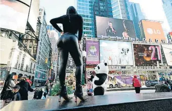  ?? TIMOTHY A. CLARY / AFP ?? La actividad ha vuelto a Times Square con sus personajes