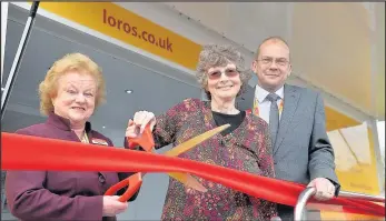  ??  ?? Loros Local, a new mobile resource centre run by the Leicesters­hire and Rutland hospice service, was officially opened by, from left, Loros president Lady Gretton, patient Gwyn Fraser from Newbold Verdon, and Loros CEO John Knight. Picture: Beth Walsh Photograph­y