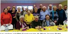  ??  ?? Les anciens ont fêté l’anniversai­re de Marie-Jeanne Batté, 81 ans, et les rois. Le doyen, Roland Delestre, a été couronné et a choisi son épouse Paulette en pull jaune) pour être sa reine.