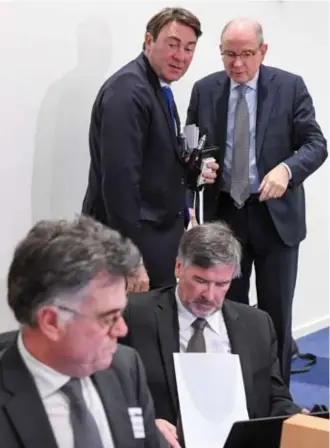  ??  ?? Herman Diricks in de Kamer, met achter hem de ministers Denis Ducarme en Koen Geens.