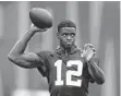  ?? RON SCHWANE/AP ?? Josh Gordon can only participat­e in team meetings and conditioni­ng.