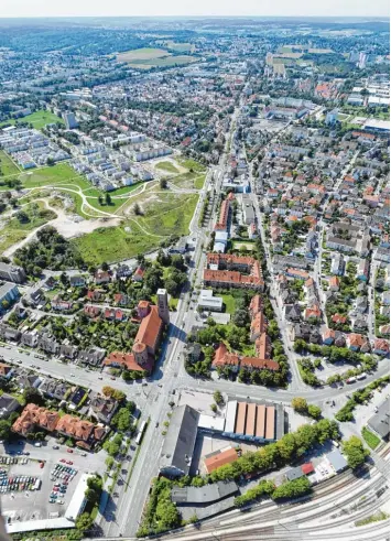  ?? Foto: Ulrich Wagner ?? Kriegshabe­r und die Ulmer Straße von oben, vom Oberhauser Bahnhof aus gesehen.