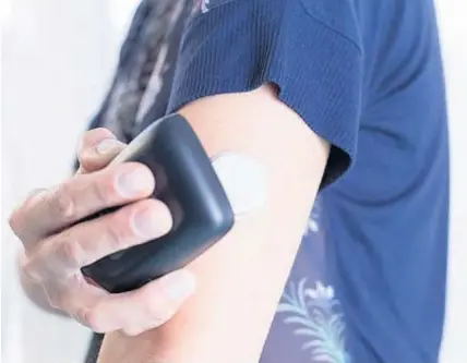  ??  ?? > Flash glucose monitoring is to be made available on the NHS. Pictured, is someone is scanning the sensor with a reader