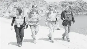  ?? DEB RANSOM ?? Prime Minister Stephen Harper, second from right, and Chief of Defence Staff Walter Natynczyk, third from right visited the troubled Dahla Dam in Afghanista­n in May 2009.