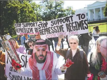  ?? Win McNamee Getty Images ?? A PROTESTER dressed as Prince Mohammed bin Salman demonstrat­es near the White House against U.S. support of Saudi Arabia. U.S. political leaders have questioned Saudi accounts of Jamal Khashoggi’s death.