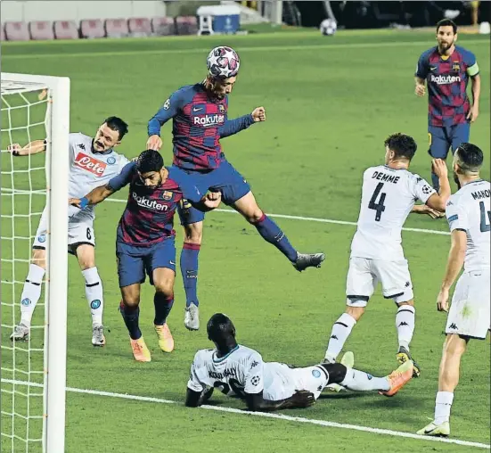  ?? DAVID RAMOS / GETTY ?? Lenglet imposant-se en el salt per rematar de cap i fer l’1-0 contra el Nàpols en el partit que va valer el bitllet per a Lisboa