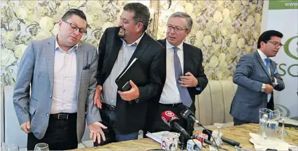  ?? RENÉ FRAGA / EXPRESO ?? Inquietud. Mauricio Alarcón (izquierda), Fausto Camacho, Medardo Oleas y César Ulloa expusieron sus dudas sobre el futuro de la ley electoral.