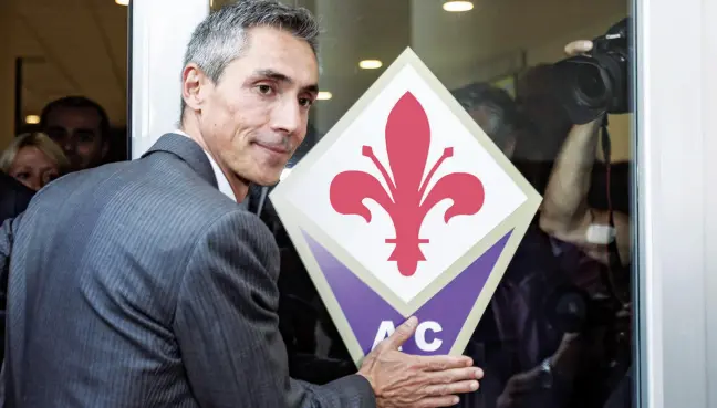  ??  ?? Paulo Sousa entra nella sede della Fiorentina: è il 21 giugno 2015, il suo primo giorno di lavoro viola Dopo due anni, il portoghese saluterà Firenze domenica prossima