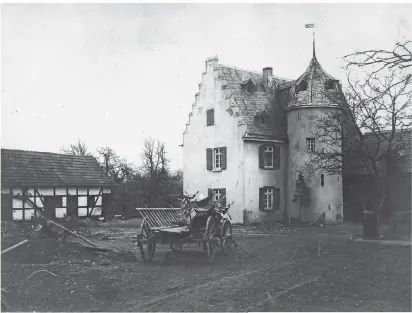  ?? FOTO: STADTARCHI­V ?? Möglicher Stammsitz des Rittergesc­hlechts der Upladins: Der Friedenber­ger Hof im Jahr 1911.