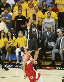  ?? Carlos Avila Gonzalez / The Chronicle 2019 ?? Klay Thompson and the Warriors have not only set the pace for 3-pointers in the NBA, but for assists as well.