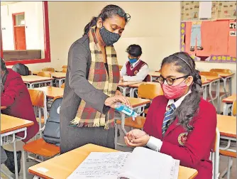  ?? SAKIB ALI & SUNIL GHOSH/HT PHOTOS ?? Students had to ensure proper sanitisati­on, masks and social distancing norms.