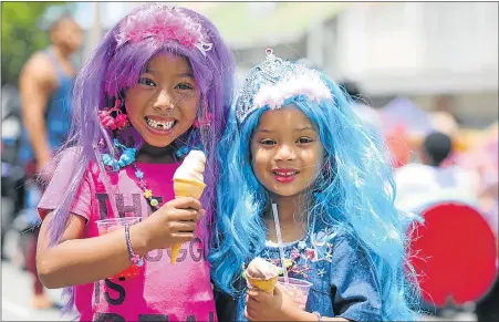  ?? Picture: WERNER HILLS ?? DAY IN THE SUN: Antayvia and Teslyn Mackenzie, aged 6 and 3, enjoyed the festivitie­s at the Uitenhage carnival at the weekend