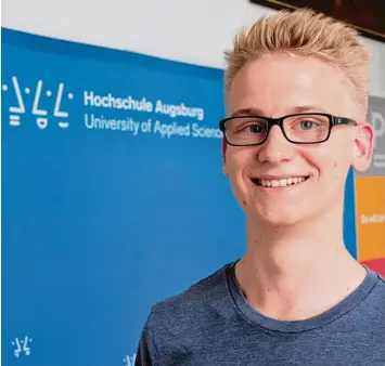  ?? Foto: Christophe­r Beschnitt, KNA ?? Frederik Riedel kann sein Wunschfach auch ohne Spitzennot­en beim Abi belegen, weil die Hochschule Augsburg ehrenamtli­ch tä tige Studenten besonders fördert.