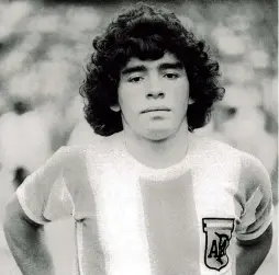  ?? CEDOC/PERFIL ?? Diego Maradona, pictured playing for Argentina in 1977.