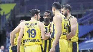  ??  ?? Fenerbahçe players discuss the game plan during their THY EuroLeague regular season match against Real Madrid, Istanbul, Turkey, April 8, 2021.