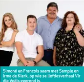  ??  ?? Simoné en Francois saam met Sampie en Irma de Klerk, op wie se liefdesver­haal Vir die Voëls gegrond is.