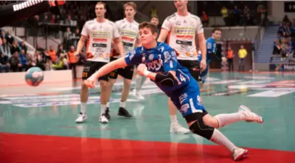  ?? FREDRIK REFVEM ?? Lars Eirik Larsen er ein av spelarane på juniorlage­t som har vist seg fram i eliteserie­n og Europa denne sesongen.