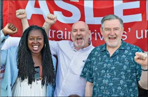  ?? ?? PICKET: Mick Whelan, centre, with MPs Dawn Butler and Barry Gardiner yesterday