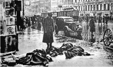  ?? Foto: archiv ?? Apokalypsa Obyvatelé Leningradu umírali během blokády hladem a zimou. Spisovatel­ka Inna Rottová tyto hrůzy zažila jako dítě.