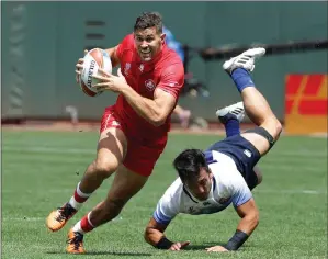  ?? ?? The Associated Press
Canada’s Justin Douglas, left, runs past Japan’s Dai Ozawa to score during the Rugby Sevens World Cup in San Francisco in this file photo from 2018.