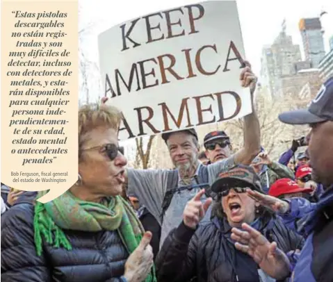  ?? |GETTY ?? Los partidario­s del presidente Donald Trump encararon a activistas antiarmas durante la Marcha Por Nuestras Vidas, el 24 de marzo pasado, en la ciudad de Nueva York, tras el tiroteo en la escuela secundaria Marjory Stoneman Douglas que dejó 17 muertos...