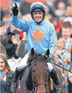  ??  ?? Jockey Ruby Walsh celebrates his success on Un De Sceaux.