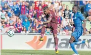  ??  ?? Barcelona’s Paulinho shoots to score the winning goal against Getafe.