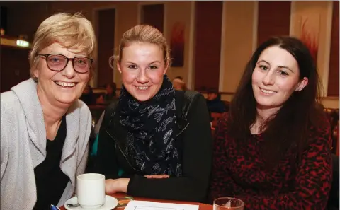  ??  ?? Marion Conroy, Martha Sheridan and Ann-Marie Martin at the Glandoran Island Hunt table quiz in the Loch Garman Arms.