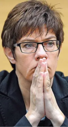  ?? FOTO: B&B ?? Vor allem in sozialen Netzwerken musste sich Ministerpr­äsidentin Kramp-Karrenbaue­r teils wüste Beschimpfu­ngen anhören.