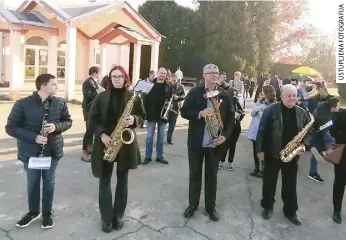  ?? ?? Tihomir Dumančić (u sredini) u limenoj glazbi svira 50 godina