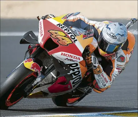  ?? FOTO: EFE ?? El piloto catalán de MotoGP Pol Espargaró, a lomos de la Honda del equipo Repsol