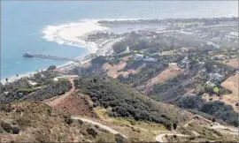  ?? Allen J. Schaben Los Angeles Times ?? U2 GUITARIST the Edge hired lawyers, lobbyists and consultant­s in his successful 10-year fight to build a residentia­l compound on this Malibu hillside.