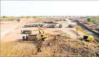  ?? KAMPONG CHAM ADMIN ?? A bird’s-eye view of the landfill constructi­on site in Koh Roka commune in Kampong Cham province’s Kampong Siem district on February 5.