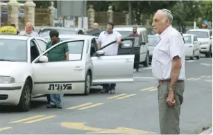  ?? ( Marc Israel Sellem/ The Jerusalem Post) ?? MOTORISTS STAND in silence during the siren honoring Holocaust Remembranc­e Day in Jerusalem.