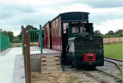  ?? PHIL BARNES ?? Above: The last East Suffolk Light Railway train of August 14 stands in the new platform, headed by MotorRail Simplex No. 5 Orfordness, one of two locomotive­s which form the mainstay of the passenger operation.