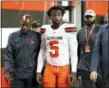  ?? RON SCHWANE — ASSOCIATED PRESS ?? Browns quarterbac­k Tyrod Taylor walks to the locker room during the first half Aug. 23.