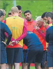  ?? FOTOS: PEP MORATA ?? Aunque la tarde del primer entrenamie­nto del Barça en Saint George’s Park se presentó nublada, el estado de ánimo es óptimo y la plantilla trabajó bien. Especialme­nte los jóvenes del filial se lo pasan en grande