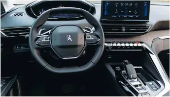  ??  ?? Estas actualizac­iones de los SUV de Peugeot incorporan la renovada generación del i-Cockpit y una nueva interfaz con pantalla de 10 pulgadas.