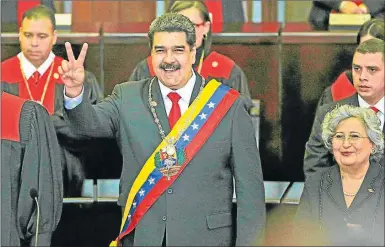  ?? FOTOS: AP ?? HASTA LA VICTORIA. Maduro asumió un nuevo mandato, pese al rechazo de EE.UU., UE y la región.