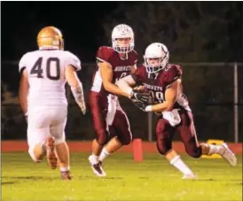  ?? BILL RUDICK — FOR DIGITAL FIRST MEDIA ?? Oxford’s Chandler England hands off to Brandon Holz as Rustin’s JT Aloisio eyes up the tackle.