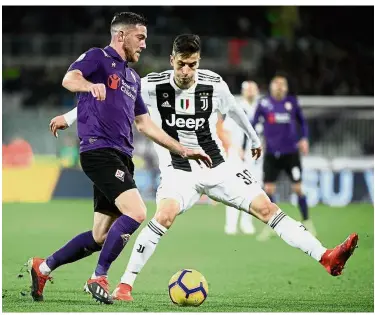  ??  ?? No, you don’t: Juventus midfielder Rodrigo Bentancur (right) in action against Fiorentina midfielder Jordan Veretout during the Serie A match at the Artemio Franchi Stadium on Saturday. — AP