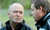  ??  ?? With former All Blacks head coach Graham Henry.