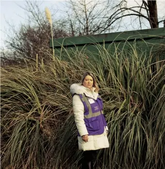  ?? Alan Titchmarsh ?? Above Sarah Walmsley of Altrincham in Bloom, photograph by Christophe­r Bethell. Below
